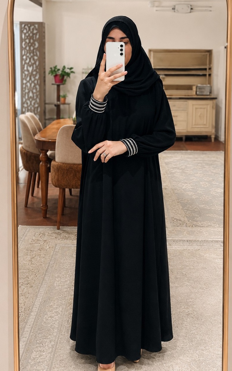 عبا نورا