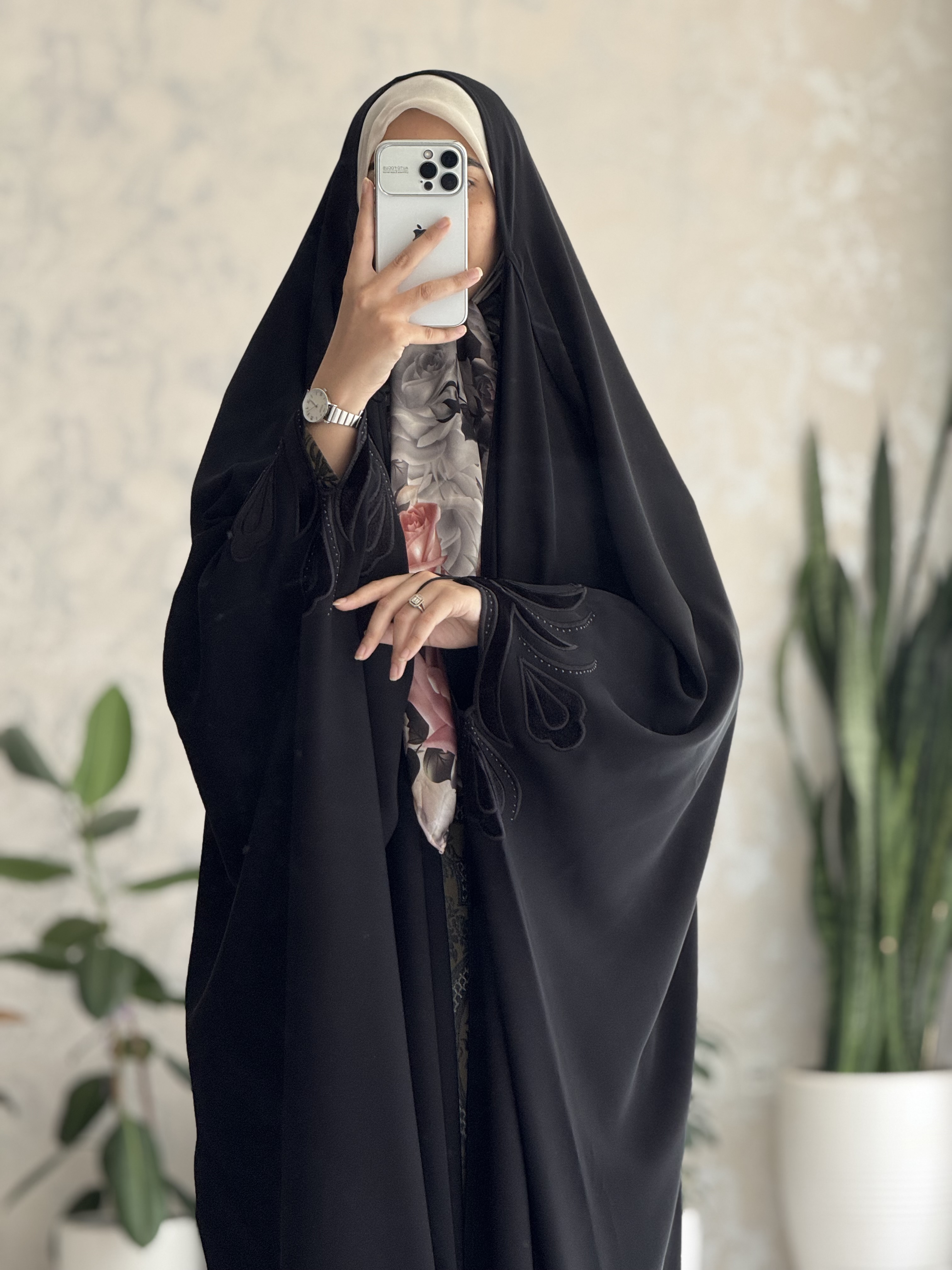 چادر مخمل دوزی شده